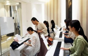 外国的孩子是如何学习钢琴的？有什么好处？