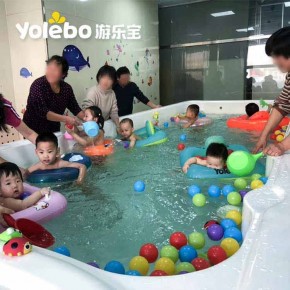 家长该怎么选择专业的婴幼儿游泳馆