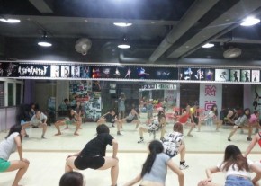 領(lǐng)尚舞蹈培訓(xùn)加盟怎么樣？總公司是否提供配套教材？