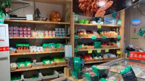慈缘食材加盟投入成本可控，店面没限制，10㎡以上即可开店。