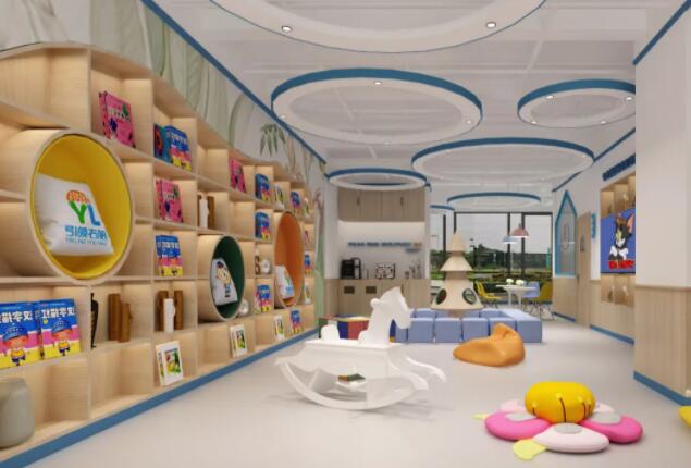 在托幼一體化的大背景下，我們的教育對(duì)象已延伸至了0-3歲兒童，也就是我們通常所說的托育。托育園是孩子進(jìn)入幼兒園之前他們走向社會(huì)的第一步，這一步是艱難的，也是具有重要意義的。 托育干貨｜如何培養(yǎng)托班幼兒的適應(yīng)能力 在家庭中，他們是“小皇帝”“小太陽(yáng)”再加上，現(xiàn)代社會(huì)獨(dú)門獨(dú)戶的高樓大廈，減少了孩子與外界的接觸，許多孩子到托育機(jī)構(gòu)中，由于失去以往“中心人物”的位置，而無法適應(yīng)集體生活。他們不懂得如何與人交往，不懂得遵守集體中初步的規(guī)則，更不會(huì)初步的生活自理能力。由于他們能力有限，因此，只能用哭鬧、抗拒、焦慮、沉默等行為表示他們的不適應(yīng)。 那么，如何培養(yǎng)托育機(jī)構(gòu)幼兒的適應(yīng)能力？這已成為我們所有托育老師所關(guān)注的問題，今天引領(lǐng)右腦托育專家就帶大家一起探索與研究一下。 一、創(chuàng)設(shè)溫馨“家庭式”氛圍 1．允許孩子帶一些家庭里的物品，如：小枕頭、小衣服等。 2．老師用家長(zhǎng)的口吻，叫孩子的乳名，如：豆豆、囡囡等。 3．安排彈性時(shí)間給孩子，不強(qiáng)行規(guī)定在哪段時(shí)間必須做哪些事情。 4．順應(yīng)孩子的需要，滿足孩子的合理要求。 5．根據(jù)孩子的特點(diǎn)和需要，提供充足的、重復(fù)的、色彩鮮明的操作材料。 6．提供以營(yíng)養(yǎng)、口感、形狀、色彩、精細(xì)為主的餐食。 托育干貨｜如何培養(yǎng)托班幼兒的適應(yīng)能力 二、培養(yǎng)孩子的適應(yīng)能力 激發(fā)孩子生活自理的興趣和需要，隨機(jī)開展生活游戲。并且要多鼓勵(lì)孩子和其他小朋友一起玩一個(gè)玩具，或者大家交換玩玩具等。玩好了玩具要把東西整理好，并能物歸原處；戶外活動(dòng)時(shí)，不能橫沖直撞，需排好隊(duì)，一個(gè)接一個(gè)等。 幼兒良好適應(yīng)能力的促進(jìn)不是紙上談兵就可以的，需要在實(shí)際情境中通過解決實(shí)際問題來發(fā)展。使幼兒學(xué)會(huì)思考用恰當(dāng)?shù)姆绞奖磉_(dá)和宣泄自己的情感，培養(yǎng)一定的自我調(diào)節(jié)和控制能力。 托育干貨｜如何培養(yǎng)托班幼兒的適應(yīng)能力 三、采用積極的引導(dǎo)方式 教育中，應(yīng)該盡量引導(dǎo)幼兒自己進(jìn)行探討，自己去推論。給他們講的應(yīng)該盡量少些，而引導(dǎo)他們?nèi)グl(fā)現(xiàn)的應(yīng)該盡量多些。那么到底有什么辦法能使幼兒心服口服呢？我們不妨試試“蘇格拉底法”。即通過啟發(fā)式提問，使幼兒自己認(rèn)識(shí)到錯(cuò)誤，自己找出應(yīng)該如何做。受遺傳、環(huán)境的影響，同一年齡段的幼兒的發(fā)展水平是不同的。這就需要我們善于發(fā)現(xiàn)，并尊重孩子之間的個(gè)體差異，正確實(shí)施因材施教。 四、滲透到教育的各個(gè)環(huán)節(jié) 幼兒良好適應(yīng)能力的培養(yǎng)并非一日之功，是一個(gè)全方位的訓(xùn)練過程，需要長(zhǎng)期的重陶和教育。因此要努力將培養(yǎng)滲透到幼兒學(xué)習(xí)、生活的每個(gè)側(cè)面，多角度、全方位地促進(jìn)幼兒的心理健康發(fā)展。 教育在路上，我們從未停止！更多精彩內(nèi)容請(qǐng)關(guān)注引領(lǐng)右腦托育！