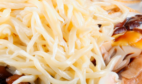 岳師傅剪刀面加盟開店堂食+外賣，全方位創(chuàng)收。