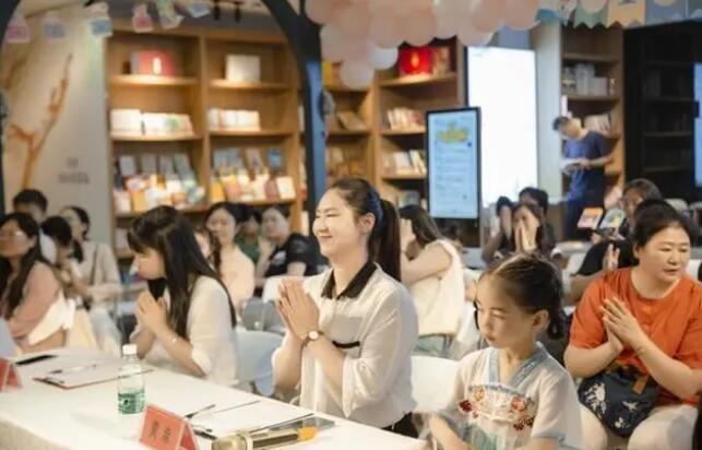 萌卡納兒童繪本館加盟