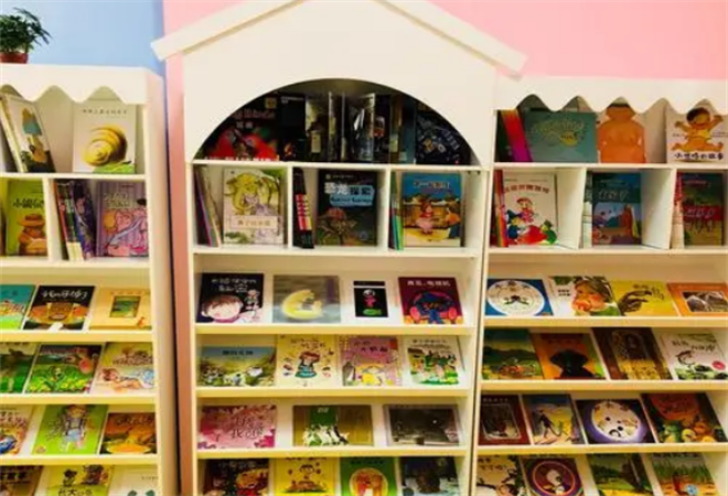 萌卡納兒童繪本館