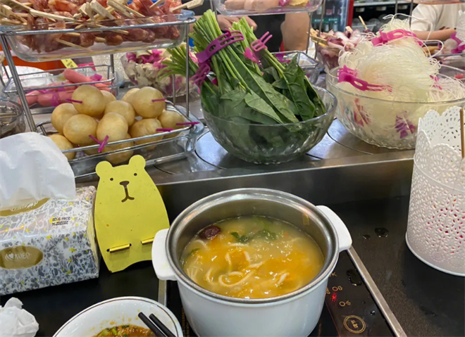 尚百味旋轉(zhuǎn)小火鍋