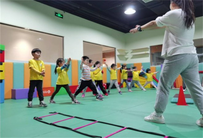 能量鷹兒童運(yùn)動(dòng)館