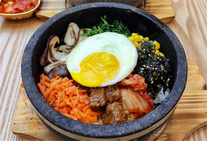 權(quán)味石鍋拌飯