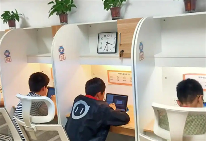 簡(jiǎn)而優(yōu)ai智能自習(xí)室加盟