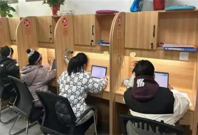 創(chuàng)維酷開(kāi)AI自習(xí)室加盟