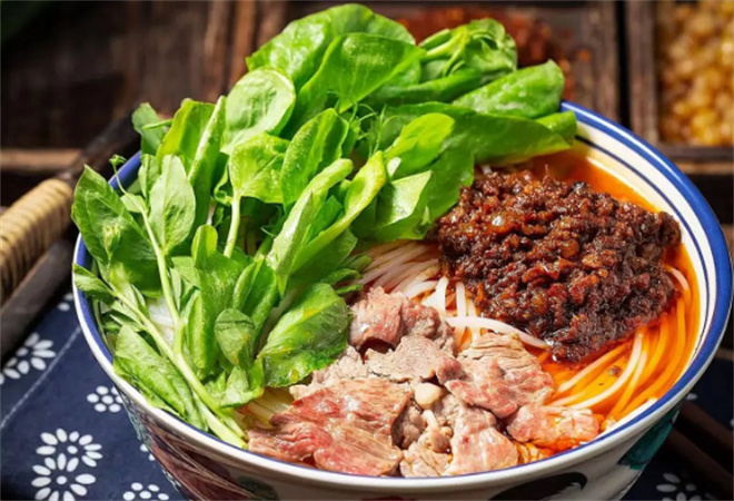 喬杉杉生燙牛肉米線