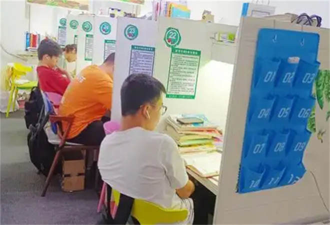 星河智慧ai自習(xí)室加盟