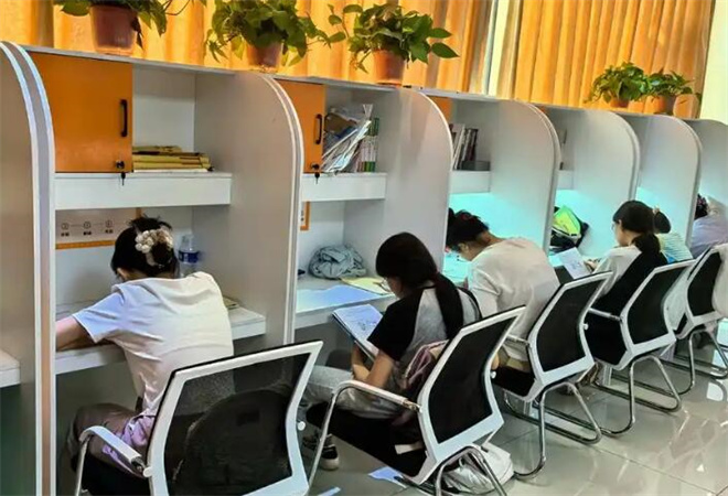 簡(jiǎn)而優(yōu)ai智能自習(xí)室加盟