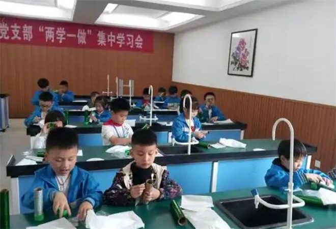 達(dá)文西科學(xué)實(shí)驗(yàn)班加盟 達(dá)文西科學(xué)實(shí)驗(yàn)班加盟