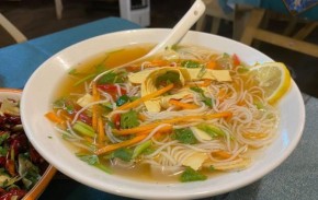 莫七街傣味鮮米線怎么加盟的？值得加盟嗎？