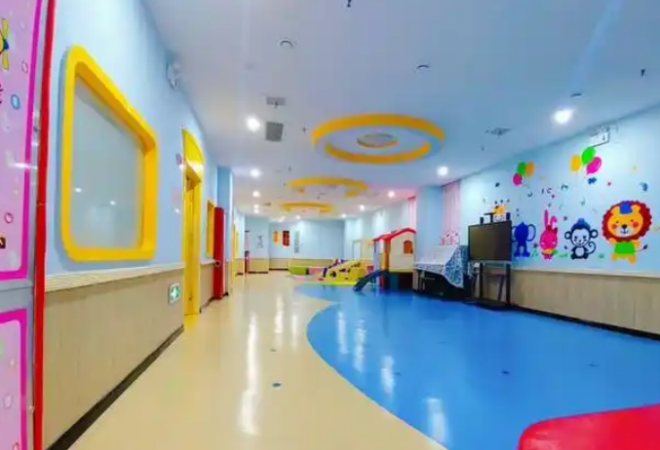 葆育家托育中心加盟