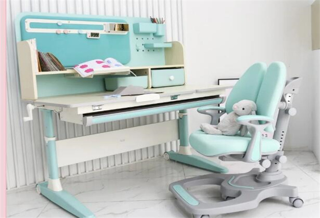 小小博士后學(xué)習(xí)桌加盟