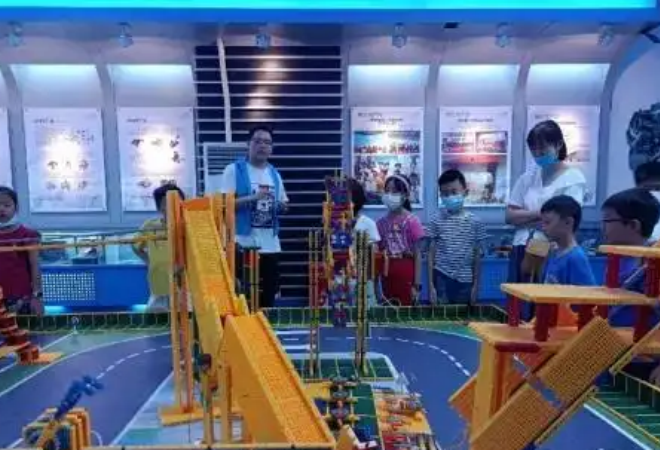 韓端機(jī)器人教育加盟