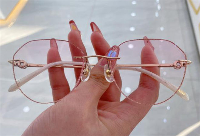 何醫(yī)生眼鏡 何醫(yī)生眼鏡