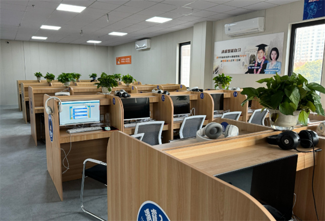 智學(xué)通AI自習(xí)室加盟