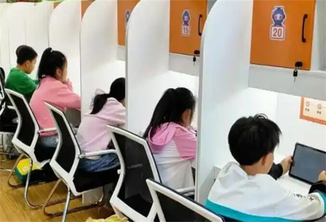 簡而優(yōu)ai智能自習(xí)室加盟