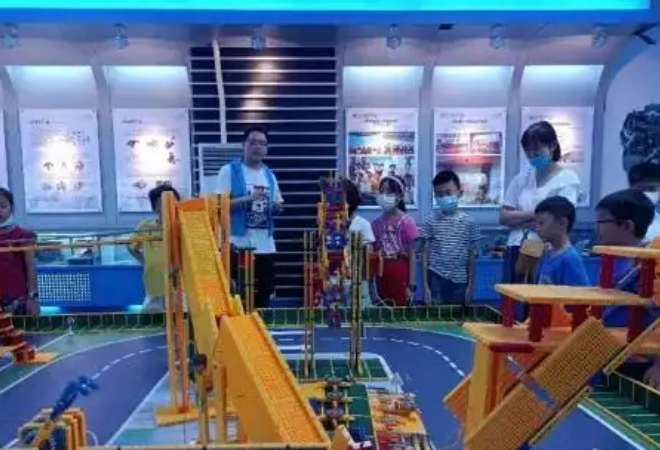 韓端機(jī)器人教育加盟