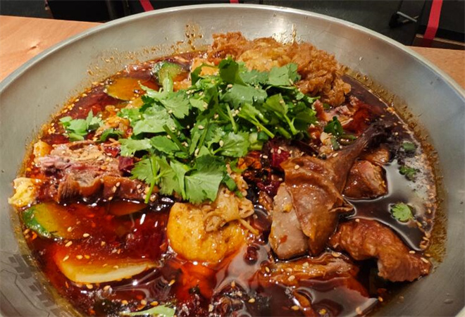 李昌蘭冒菜加盟