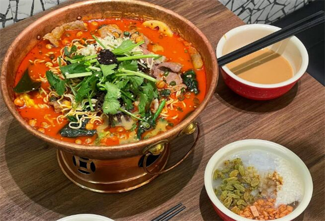 九街于記牛肉冒菜加盟