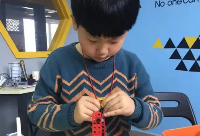 酷哥機(jī)器人教育