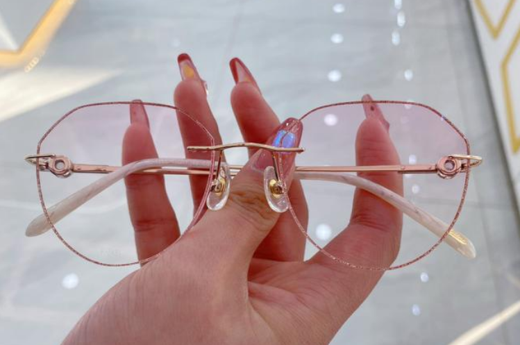 何醫(yī)生眼鏡