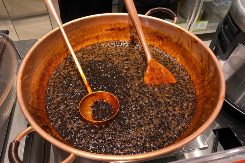 劉聞山現(xiàn)熬老紅糖珍珠奶茶