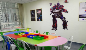 未來俠機器人教育加盟有完整的課程運營體系嗎？