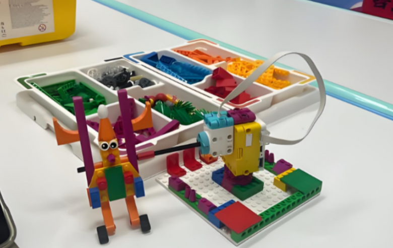 怪星球?qū)W科少兒編程加盟