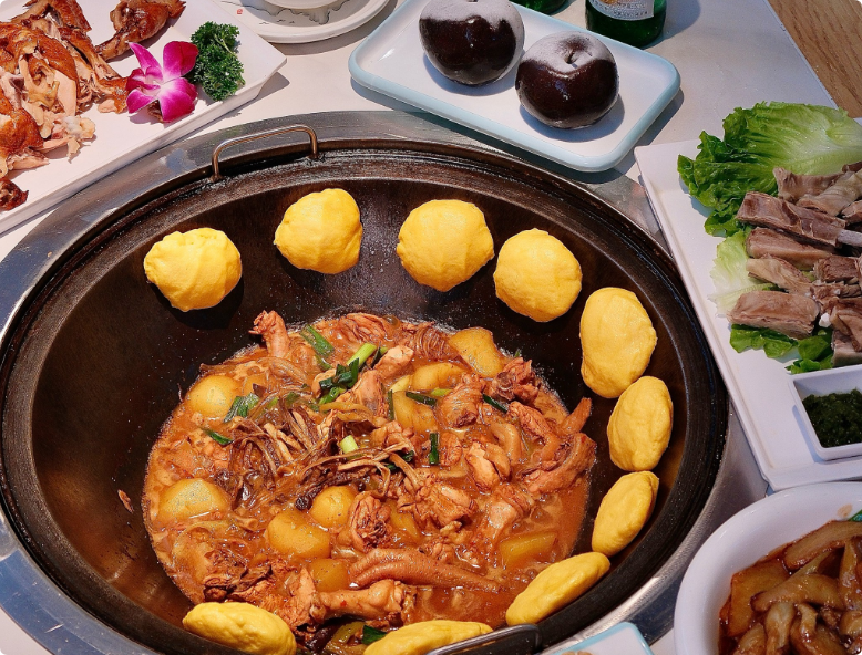 對(duì)撇子?xùn)|北鐵鍋燉