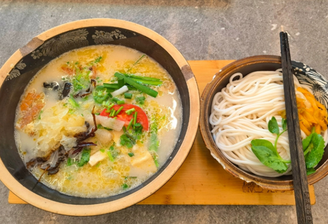 龙香阁过桥米线