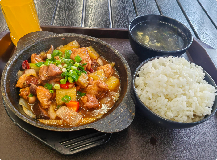 涵沁齋黃燜雞米飯