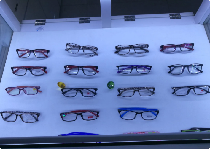 眼鏡折扣店