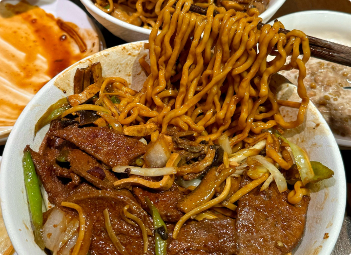 春久現(xiàn)炒澆頭面飯