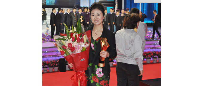 燕之坊董事长杨燕获2010安徽年度经济人物(图)