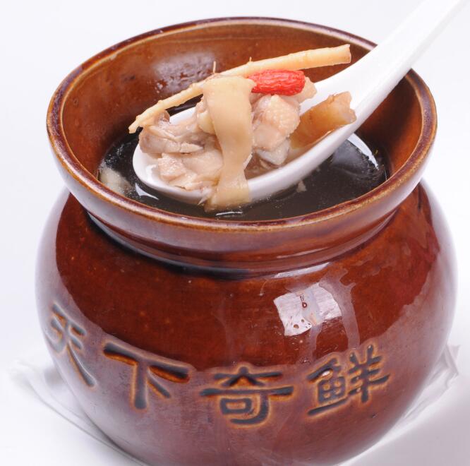 南昌瓦罐煨汤简介:       "瓦缸煨汤"是流行于南方民间的一种风味