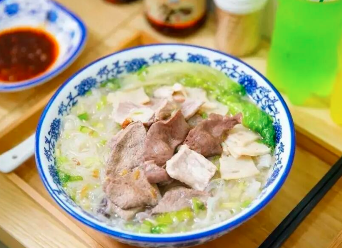 御膳鲜潮味猪杂汤粉世家