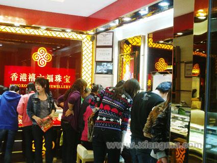 “品牌革命”席卷终端，禧六福多店齐开抢先机_3