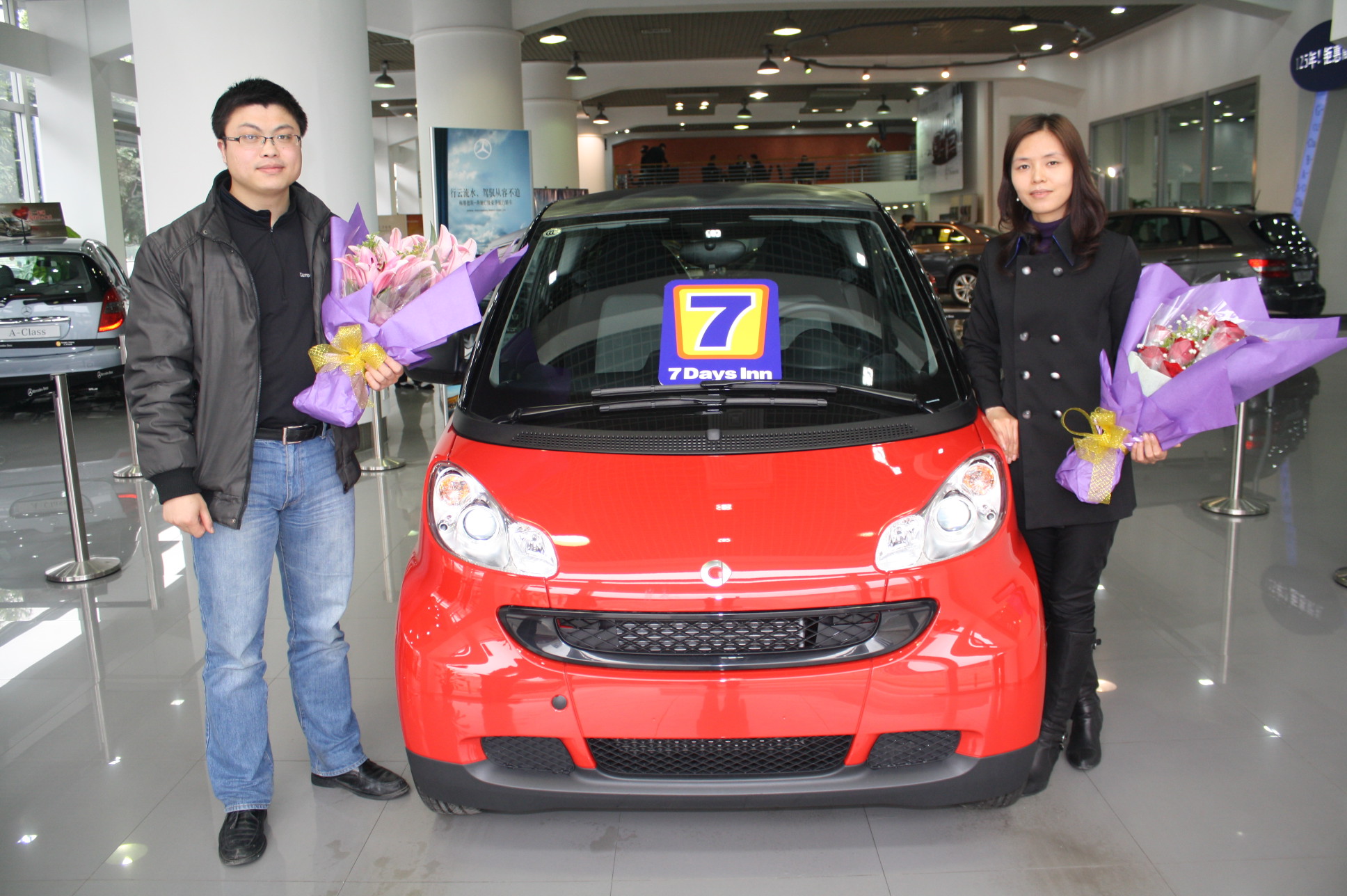 7天上市周年慶活動(dòng)幸運(yùn)會(huì)員喜獲新車(圖)_1