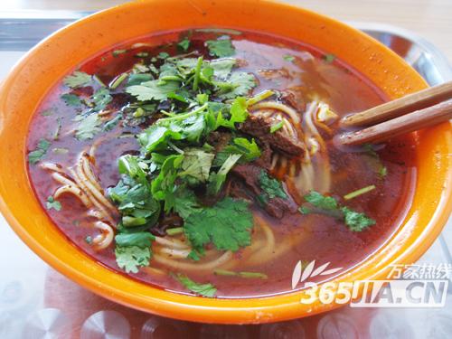 鳳凰城最火辣的“牛”面館 張真牛爆椒牛肉面超惹味！_3
