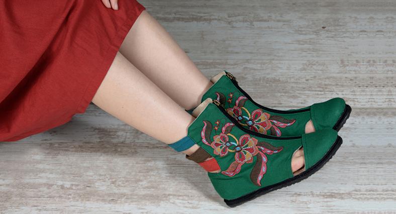 獨(dú)領(lǐng)風(fēng)騷的中國繡花鞋_1