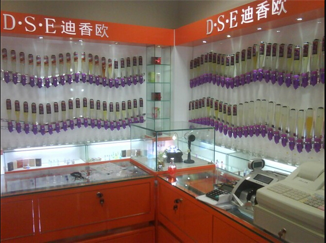 香水吧批發(fā)加盟多少錢能開起香水吧_1