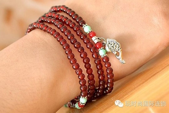 玩时尚珠串饰品看手腕上的中国（图）_1