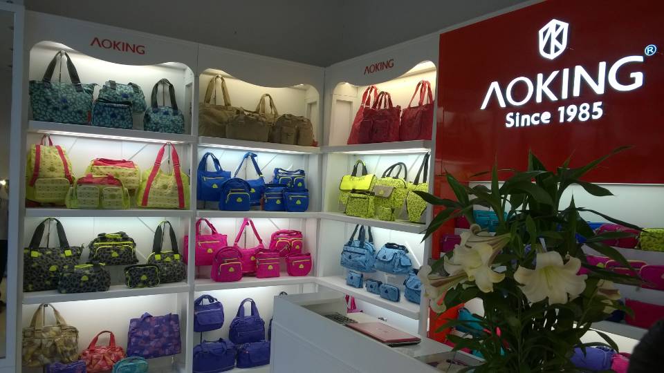 箱包廠 奧王箱包批發(fā)女包加盟 布藝箱包第一品牌_2