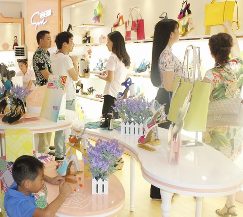 備戰(zhàn)金九銀十 加盟圣恩熙女鞋商機(jī)無(wú)限_1