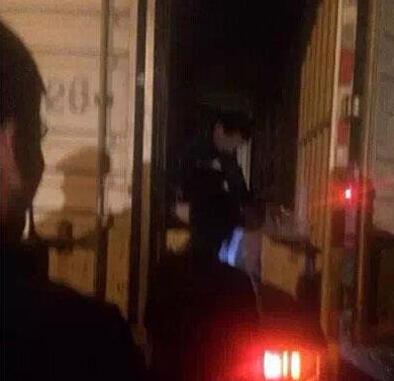 凱蘭集成吊頂：集成吊頂打假現(xiàn)場(chǎng) 假貨無(wú)處可藏（圖）_4