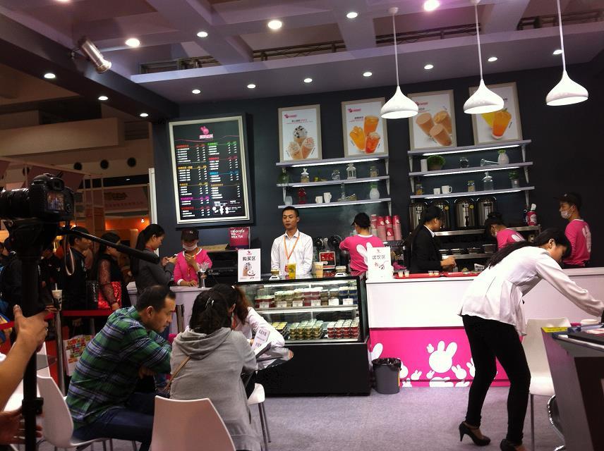 打造国内第一家以慕斯甜品及茶饮为一体的复合式专营店选择香港567慕斯奶茶（图）_1